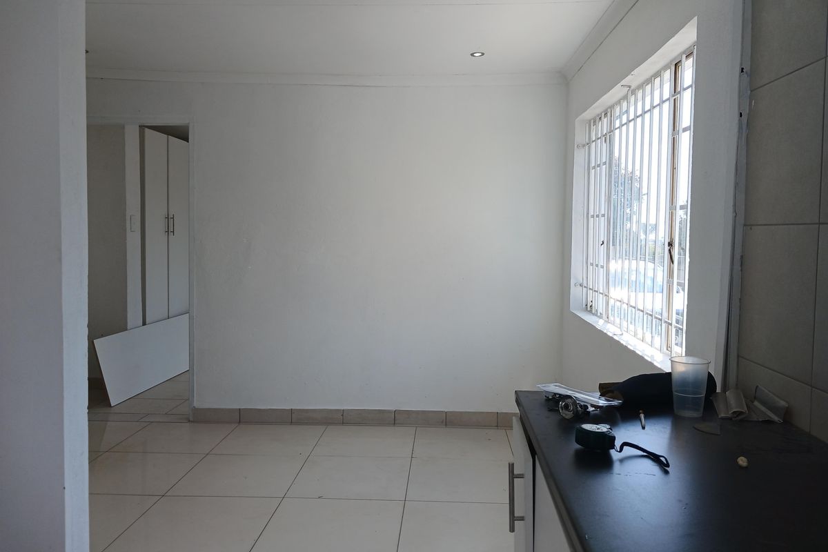 Charming 1-bedroom cottage To-Let  In A Quiet Area Of  Bloubosrand - Photo 3