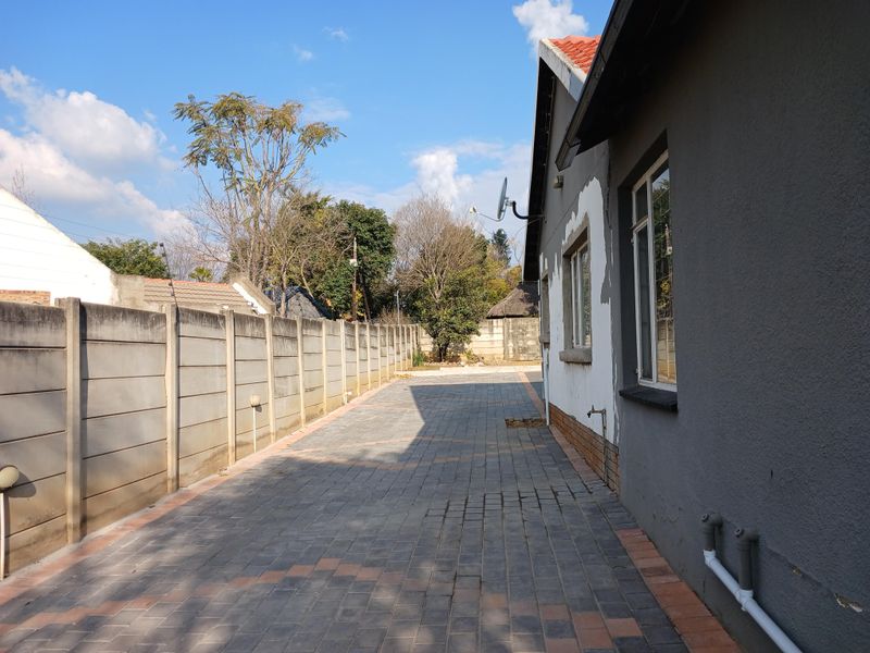 Charming 1-bedroom cottage To-Let  In A Quiet Area Of  Bloubosrand - Photo 9