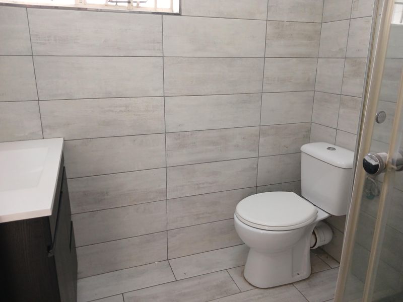 Charming 1-bedroom cottage To-Let  In A Quiet Area Of  Bloubosrand - Photo 6