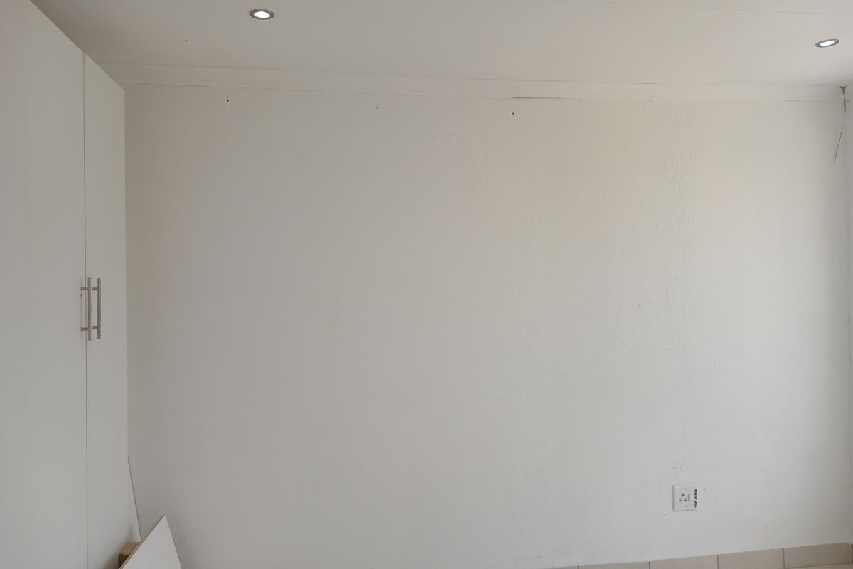 Charming 1-bedroom cottage To-Let  In A Quiet Area Of  Bloubosrand - Photo 5