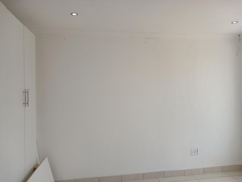 Charming 1-bedroom cottage To-Let  In A Quiet Area Of  Bloubosrand - Photo 5