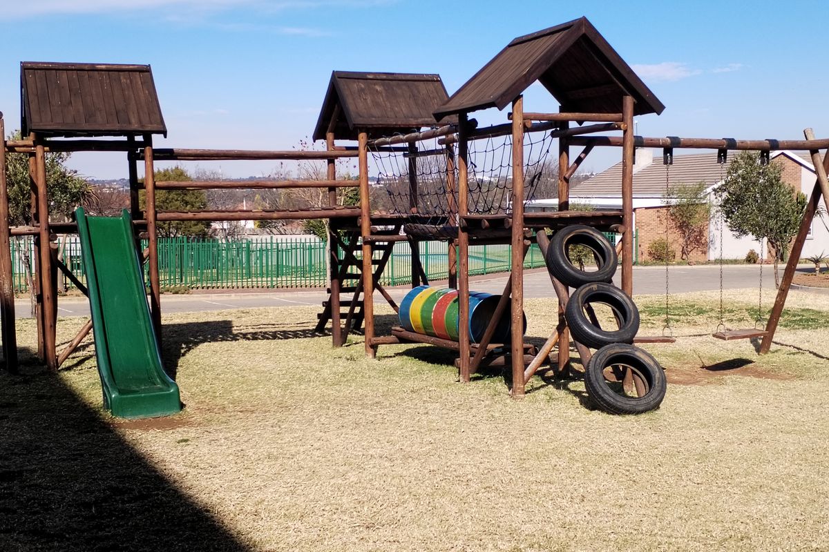 Spacious 2-bedroom apartment to let in Blue Hills, Midrand – modern living in a prime location! - Photo 5