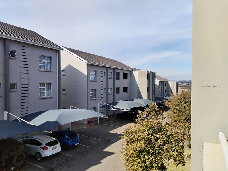 Spacious 2-bedroom apartment to let in Blue Hills, Midrand – modern living in a prime location! - Photo 9