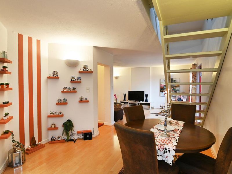 stand alone  double story - Photo 3