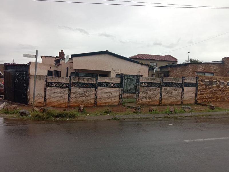 House for Sale in Dhlamini - Photo 3