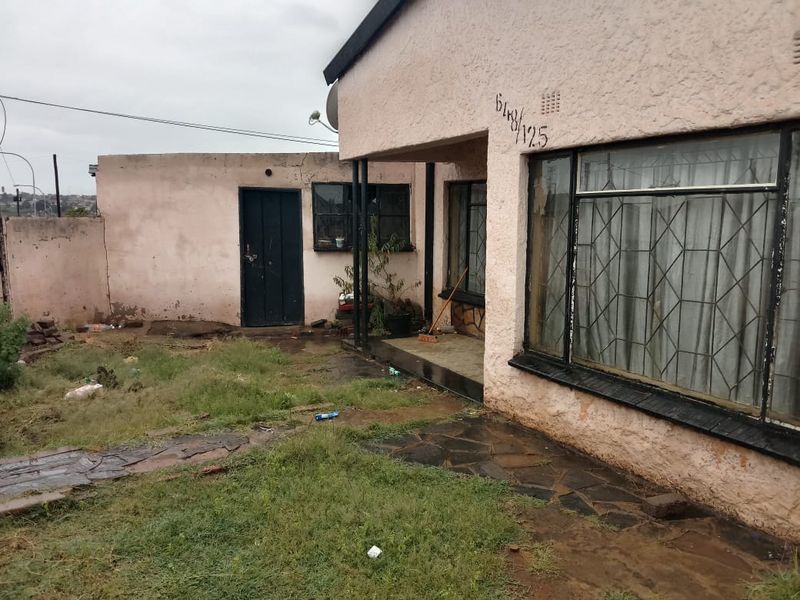 House for Sale in Dhlamini - Photo 2