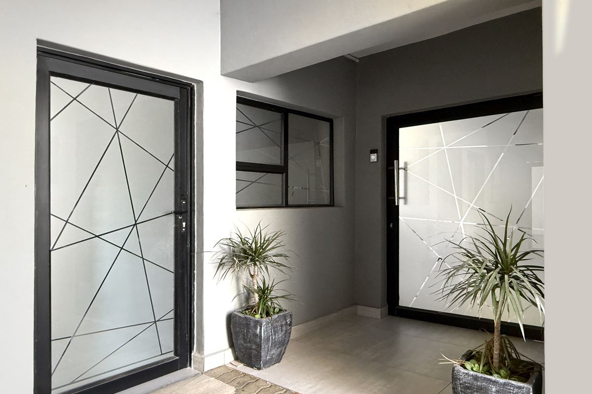 NEW, MODERN THREE BED TOWNHOUSE – NO TRANSFER DUTY - Photo 3