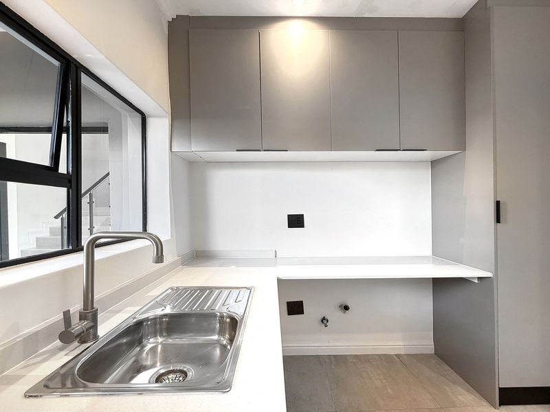 NEW, MODERN THREE BED TOWNHOUSE – NO TRANSFER DUTY - Photo 6