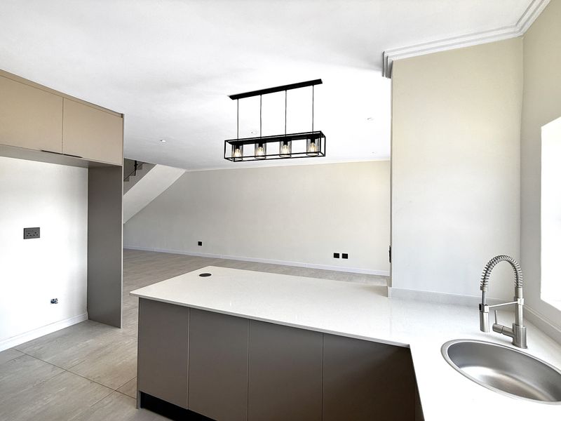 NEW, MODERN THREE BED TOWNHOUSE – NO TRANSFER DUTY - Photo 7