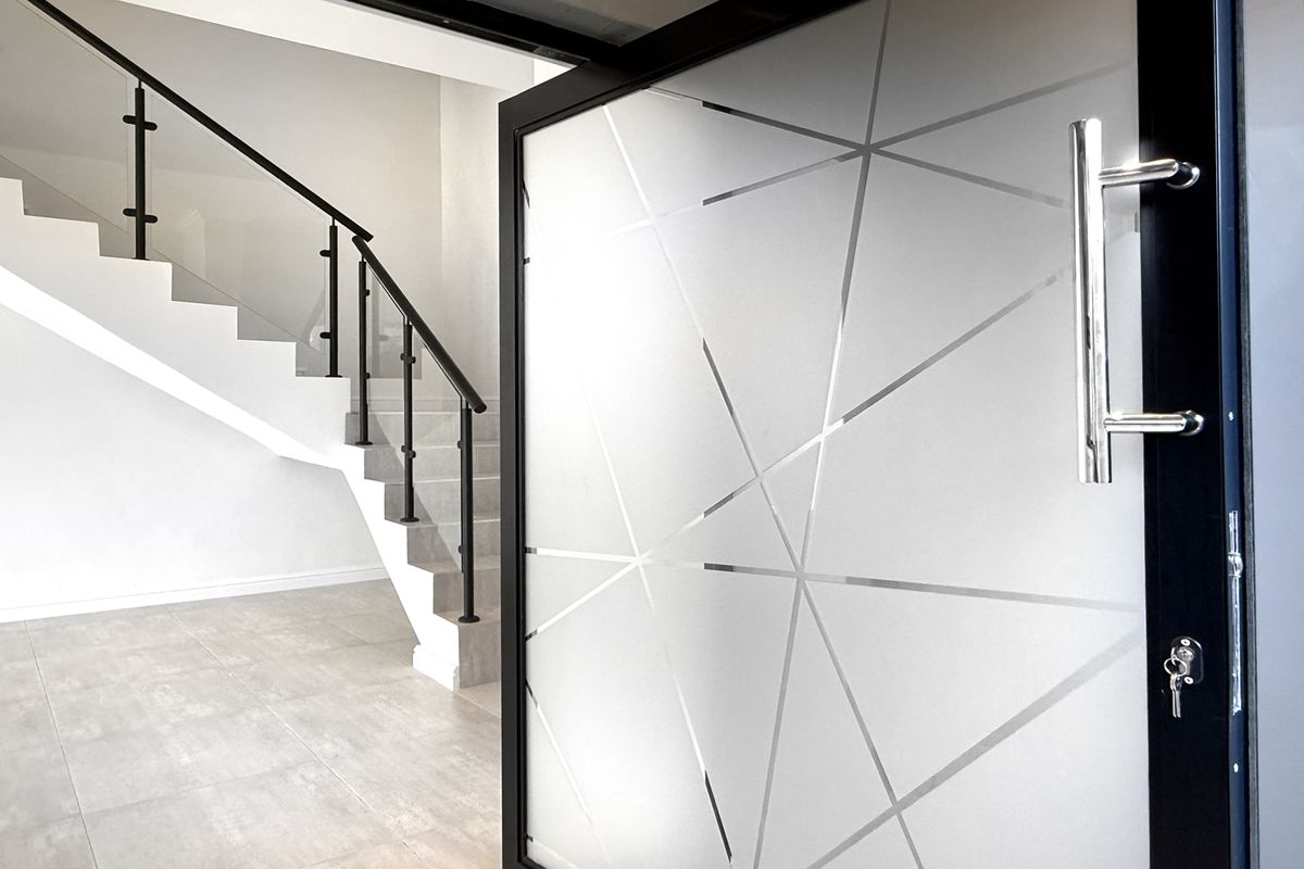 STUNNING, MODERN THREE BED APARTMENT - Photo 3