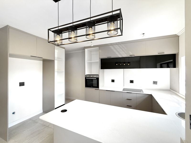 STUNNING, MODERN THREE BED APARTMENT - Photo 7