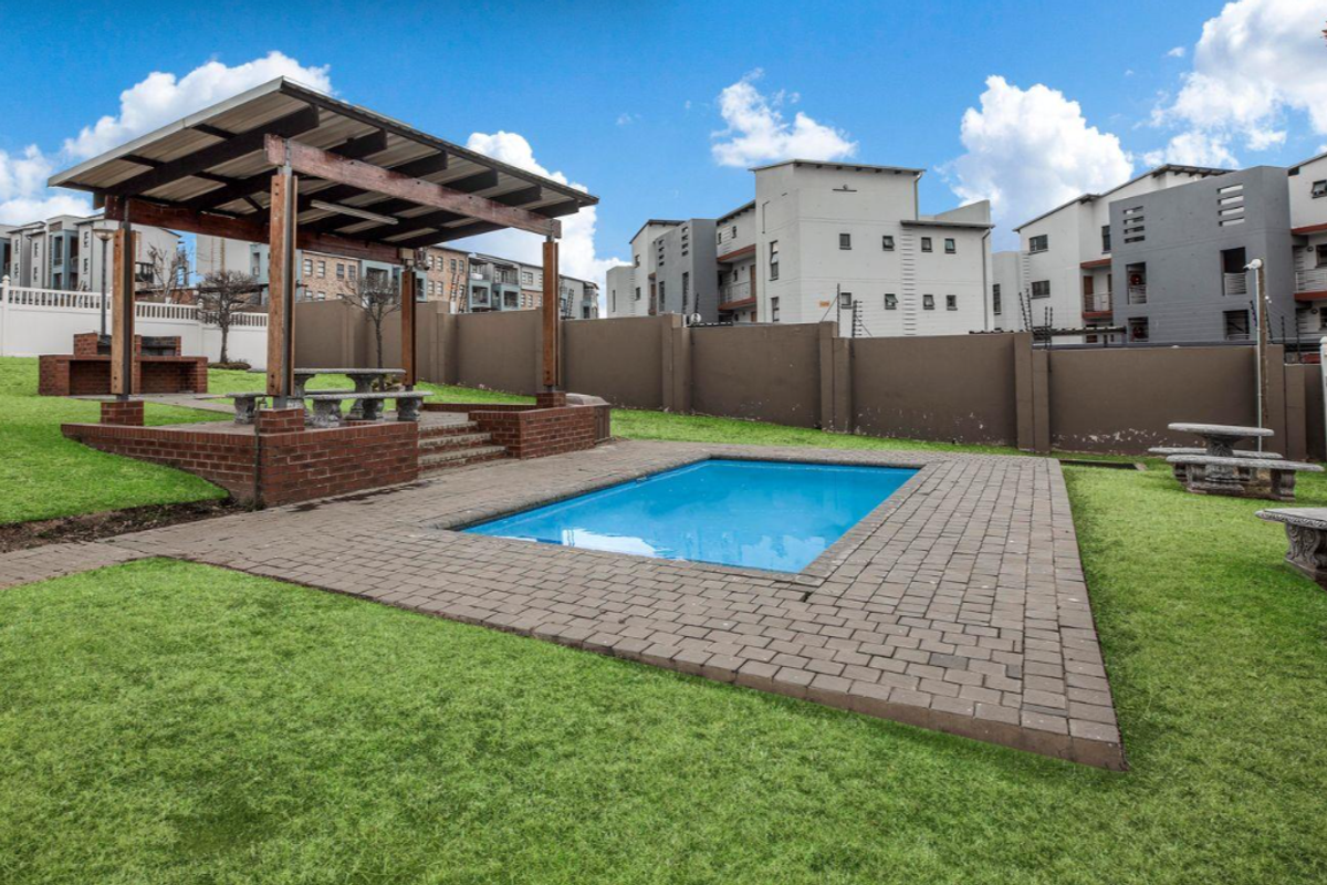 Modern 2-bedroom Garden Unit for Sale In safe Secure Complex- St Aidens - Photo 2