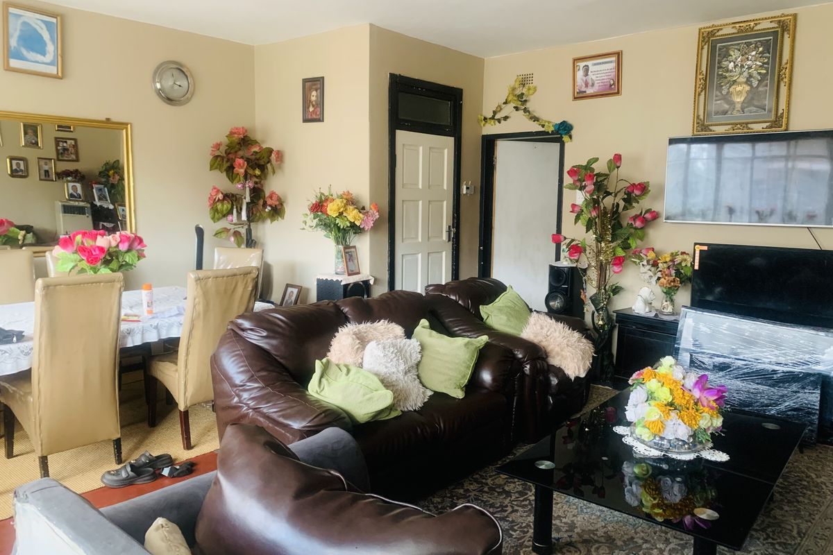 Perfect 12 bedroom house for sale in Bellevue, Jhb - Large families or investors Dream! - Photo 2