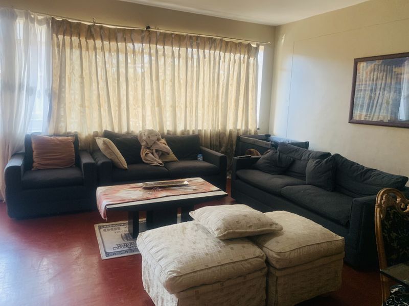 Perfect 12 bedroom house for sale in Bellevue, Jhb - Large families or investors Dream! - Photo 10