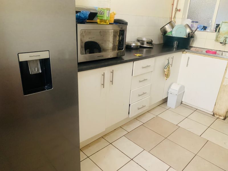 Perfect 12 bedroom house for sale in Bellevue, Jhb - Large families or investors Dream! - Photo 9