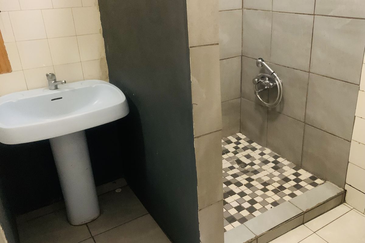 Perfect 12 bedroom house for sale in Bellevue, Jhb - Large families or investors Dream! - Photo 5