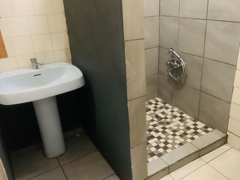 Perfect 12 bedroom house for sale in Bellevue, Jhb - Large families or investors Dream! - Photo 5