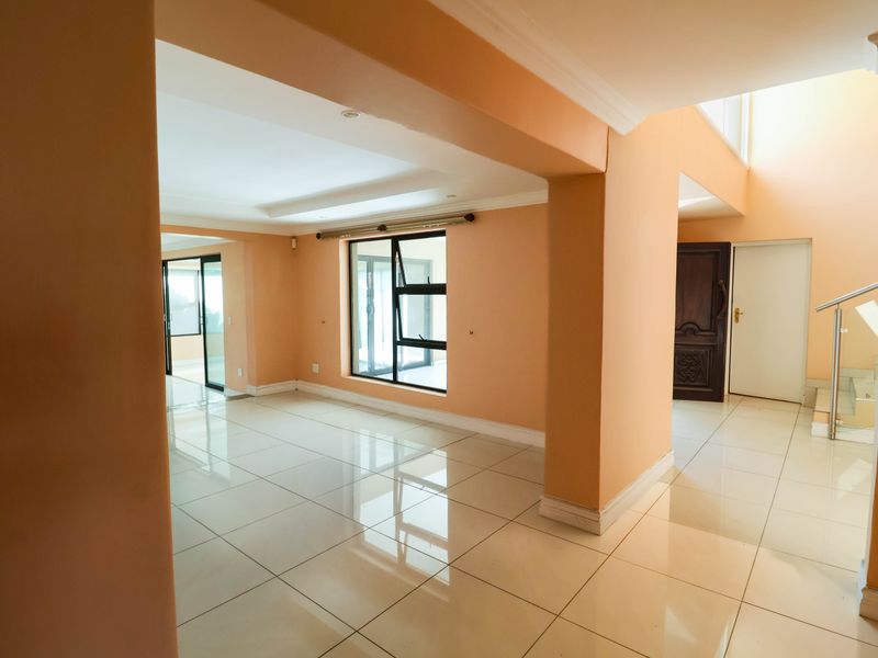 An Executive Duplex Residence, perfectly designed for officials and high-profile individual - Photo 3