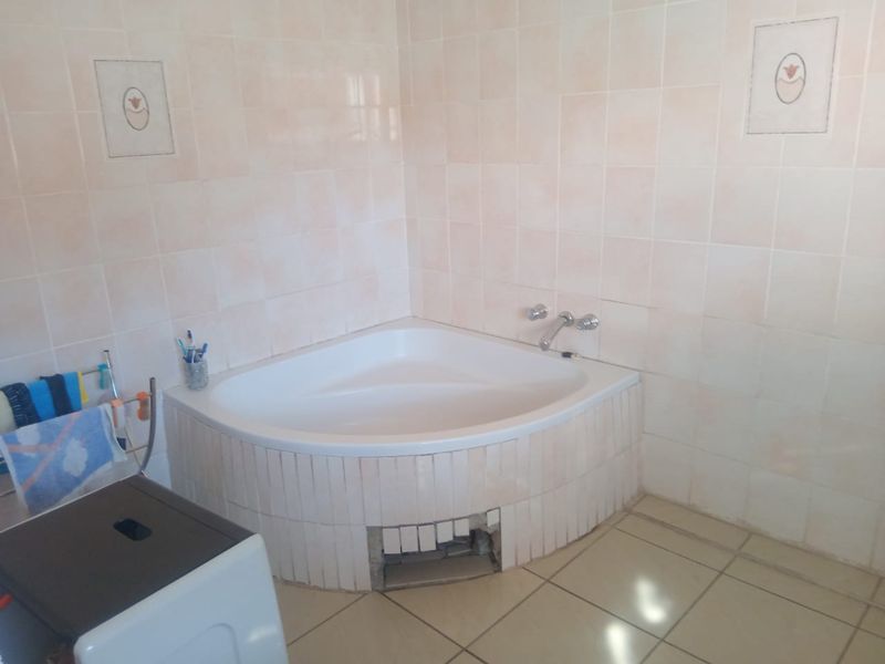 4 Bedroom house to rent in Liefde en Vrede - Photo 5