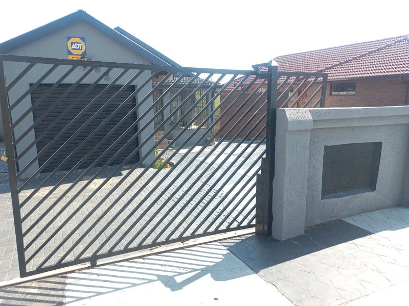 Modern Comfort Meets Convenience in Soshanguve Block BB - Photo 3