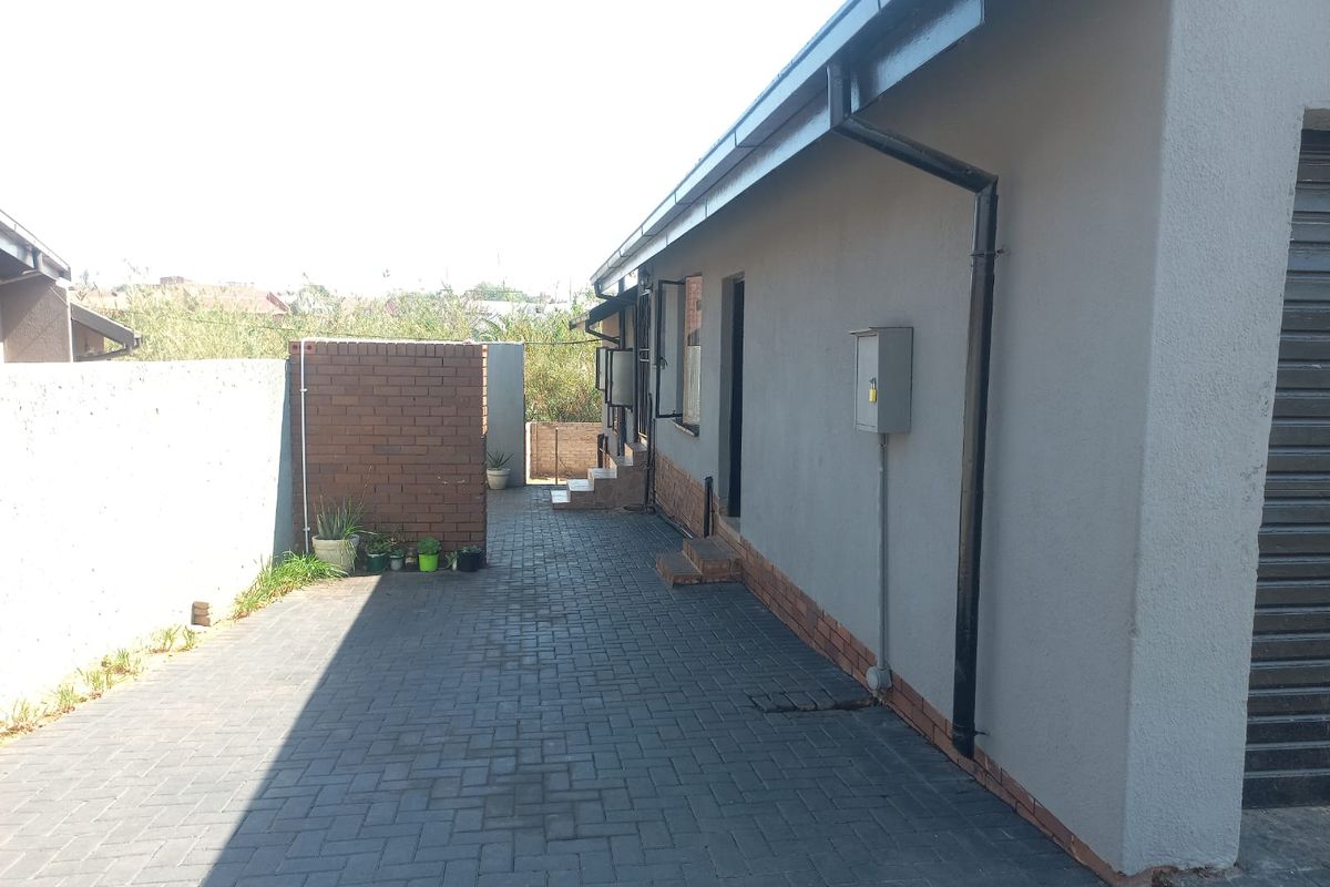 Modern Comfort Meets Convenience in Soshanguve Block BB - Photo 5