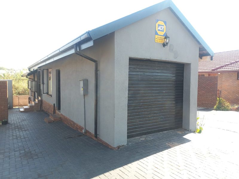 Modern Comfort Meets Convenience in Soshanguve Block BB - Photo 4