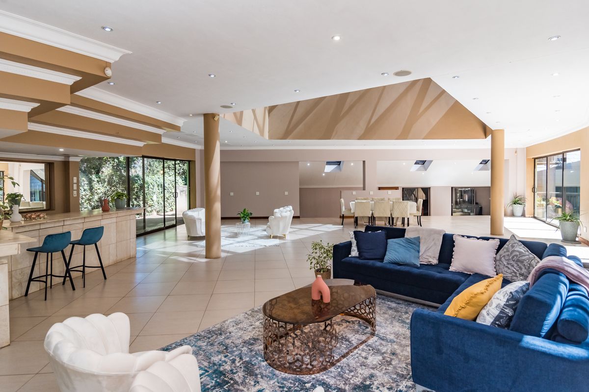 PALATIAL 10 BEDROOMED EN-SUITE RESIDENCE IN BOOMED OFF ENCLOSURE IDEAL FOR AIR B&B OR GUESTHOUSE - Photo 3