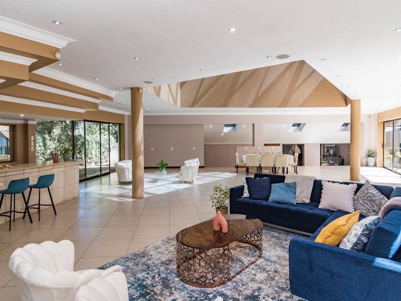 PALATIAL 10 BEDROOMED EN-SUITE RESIDENCE IN BOOMED OFF ENCLOSURE IDEAL FOR AIR B&B OR GUESTHOUSE - Photo 3