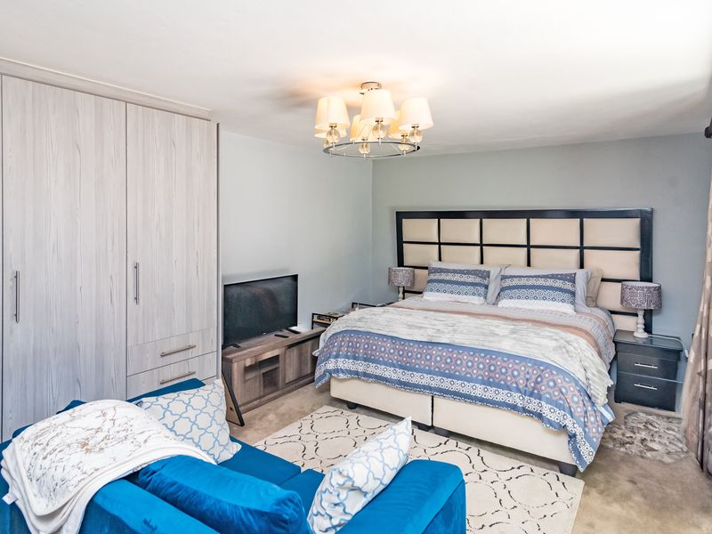 PALATIAL 10 BEDROOMED EN-SUITE RESIDENCE IN BOOMED OFF ENCLOSURE IDEAL FOR AIR B&B OR GUESTHOUSE - Photo 8