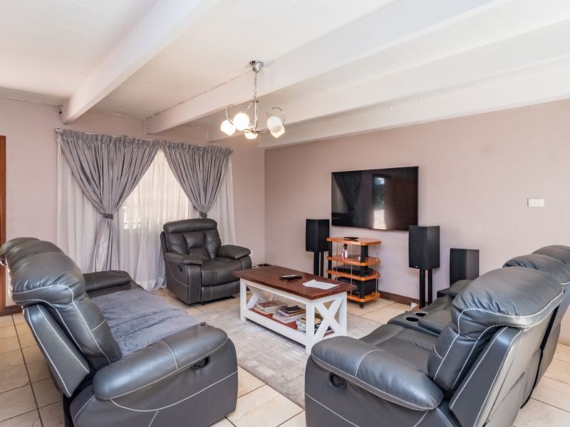 PALATIAL 10 BEDROOMED EN-SUITE RESIDENCE IN BOOMED OFF ENCLOSURE IDEAL FOR AIR B&B OR GUESTHOUSE - Photo 6