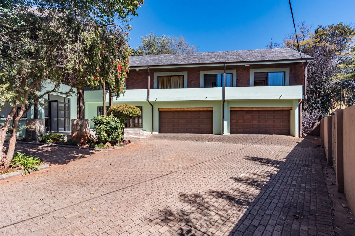 PALATIAL 10 BEDROOMED EN-SUITE RESIDENCE IN BOOMED OFF ENCLOSURE IDEAL FOR AIR B&B OR GUESTHOUSE - Photo 5