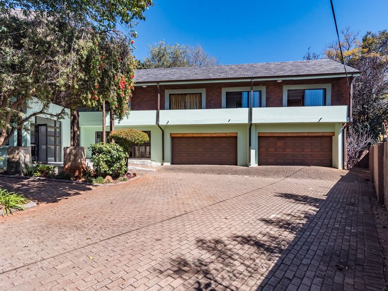 PALATIAL 10 BEDROOMED EN-SUITE RESIDENCE IN BOOMED OFF ENCLOSURE IDEAL FOR AIR B&B OR GUESTHOUSE - Photo 5