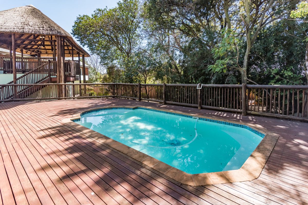 PALATIAL 10 BEDROOMED EN-SUITE RESIDENCE IN BOOMED OFF ENCLOSURE IDEAL FOR AIR B&B OR GUESTHOUSE - Photo 2