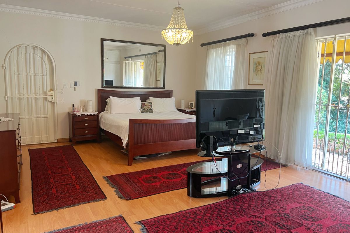 4 Bedroom Family Home + Two Self‐Contained Cottages - Photo 5