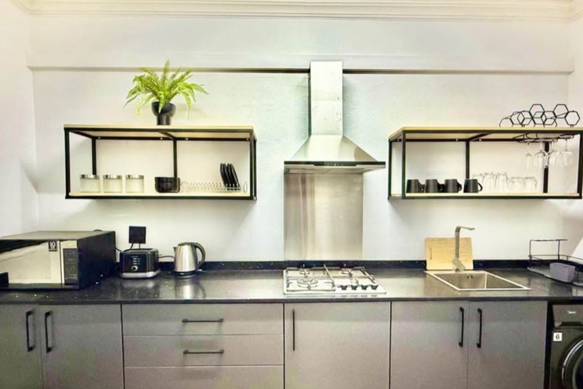 An elegant 1 bed home for you to enjoy! - Photo 2