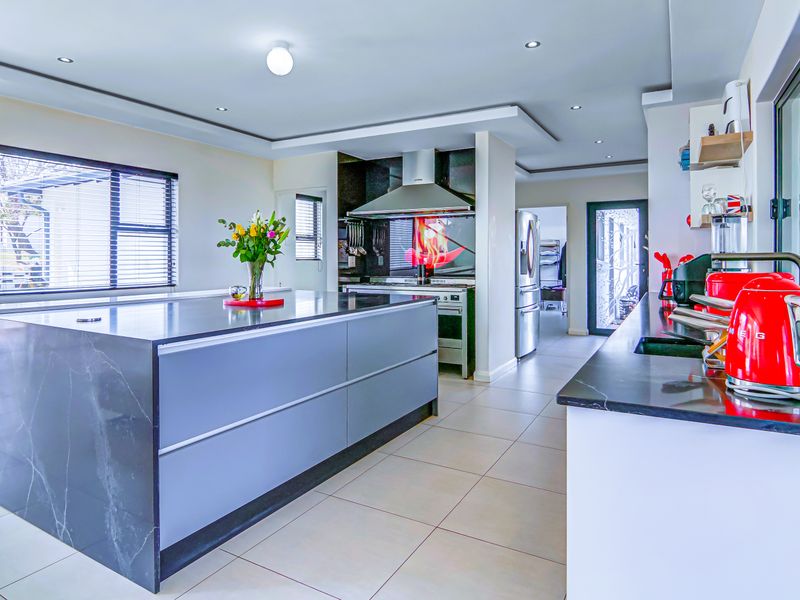 Where Space, Nature, and Luxury Live in Harmony - Photo 9