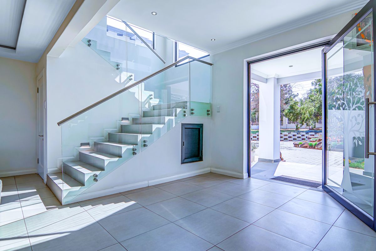 Where Space, Nature, and Luxury Live in Harmony - Photo 5