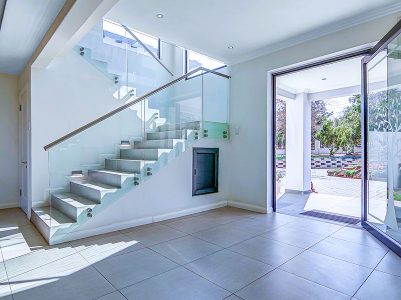 Where Space, Nature, and Luxury Live in Harmony - Photo 5