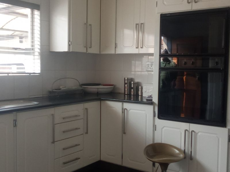 Settle and stay 4 bedroom in Liefde and Vrede - Photo 3