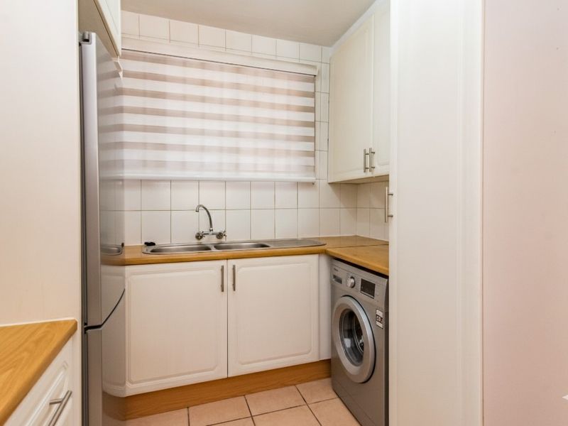 PET FRIENDLY.  SPACIOUS.  GROUND FLOOR UNIT. - Photo 8