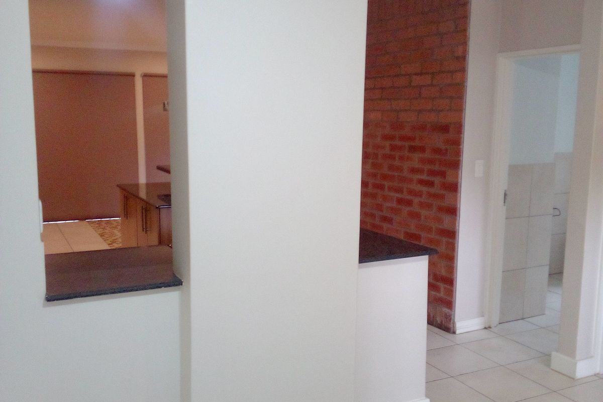 Edenburg 2 bedroom 2 bathroom for Sale - Photo 4