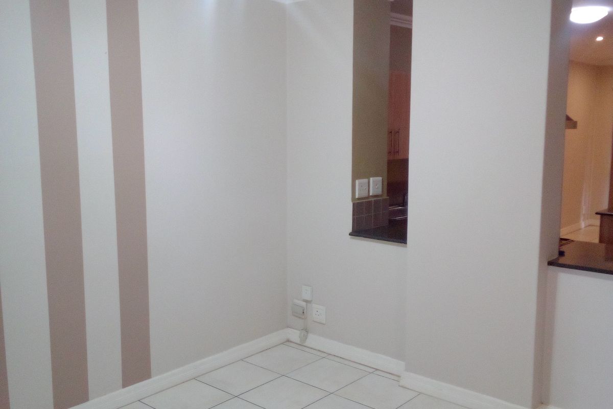 Edenburg 2 bedroom 2 bathroom for Sale - Photo 2