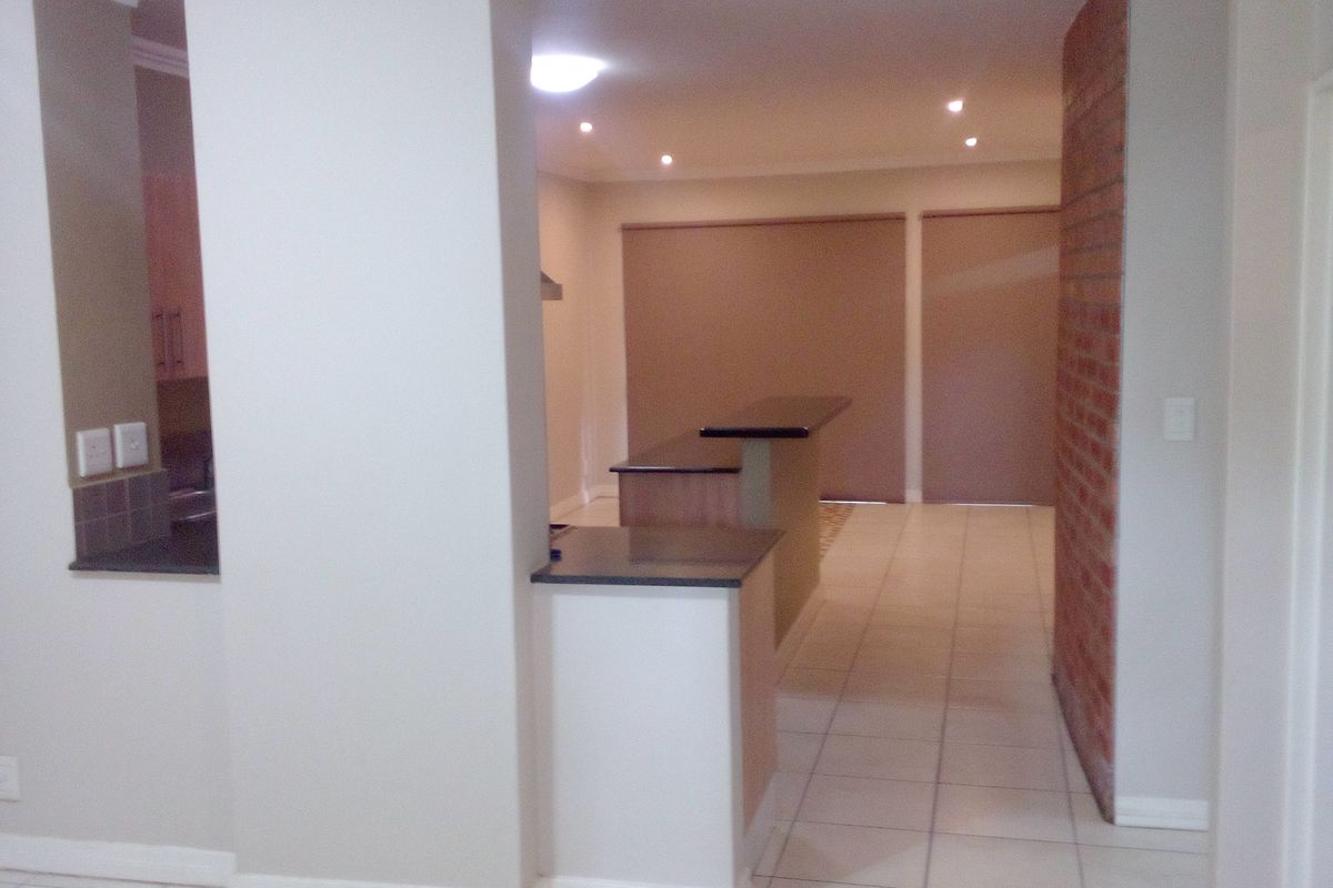 Edenburg 2 bedroom 2 bathroom for Sale - Photo 3