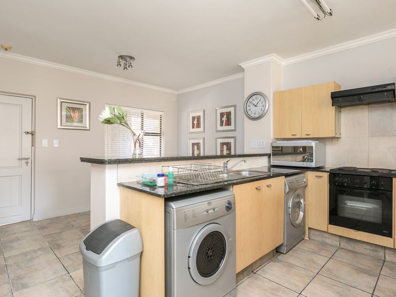 2 Bedroom Furnished Apartment To Let in Morningside, Sandton - Photo 9