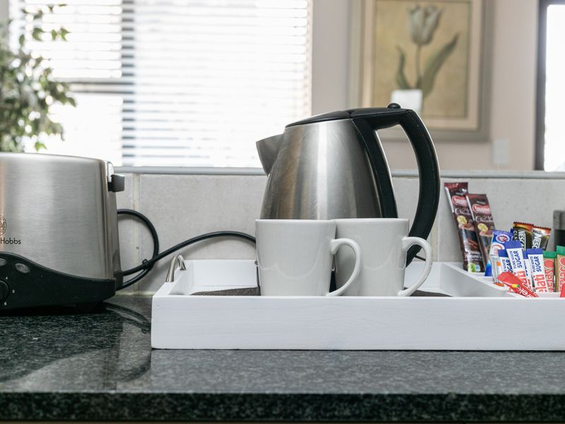 2 Bedroom Furnished Apartment To Let in Morningside, Sandton - Photo 7