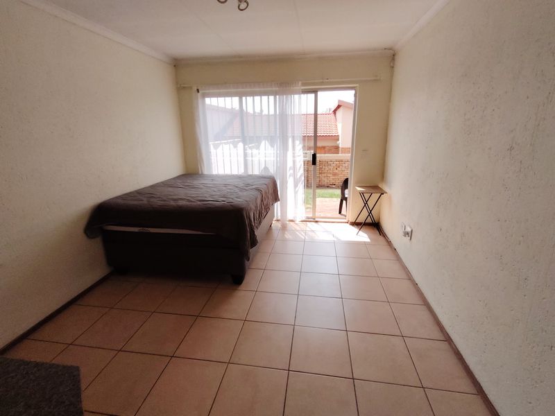 Perfect for modern living and comfort! - Photo 8