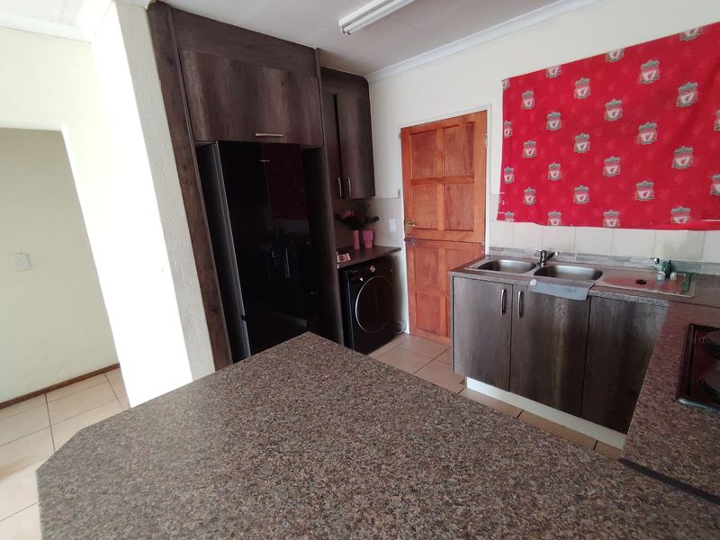 Perfect for modern living and comfort! - Photo 6