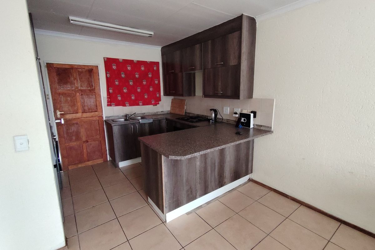 Perfect for modern living and comfort! - Photo 4