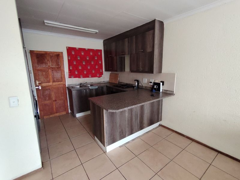 Perfect for modern living and comfort! - Photo 4