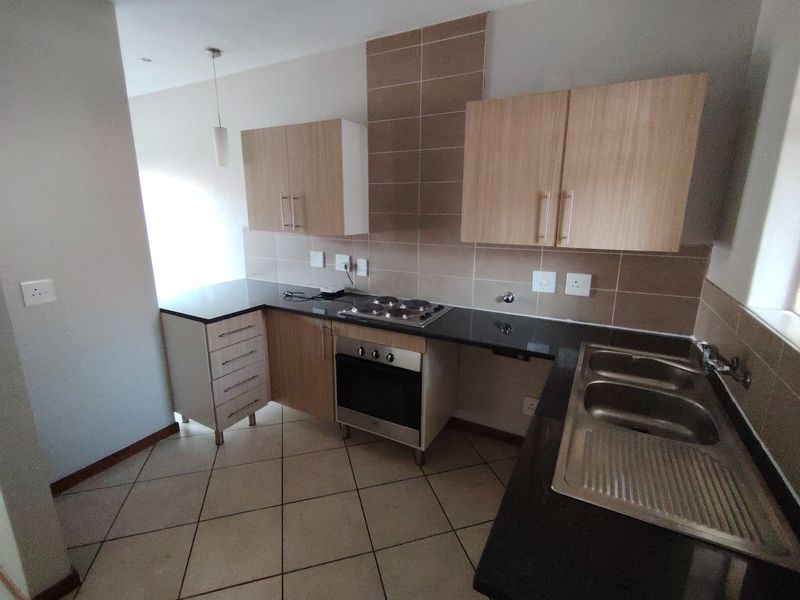 Perfect Lock up and Go Groundfloor apartment! - Photo 3